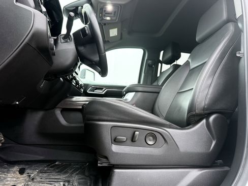 Used 2025 Chevrolet Silverado 2500 LTZ w/ LTZ Premium Package image 9