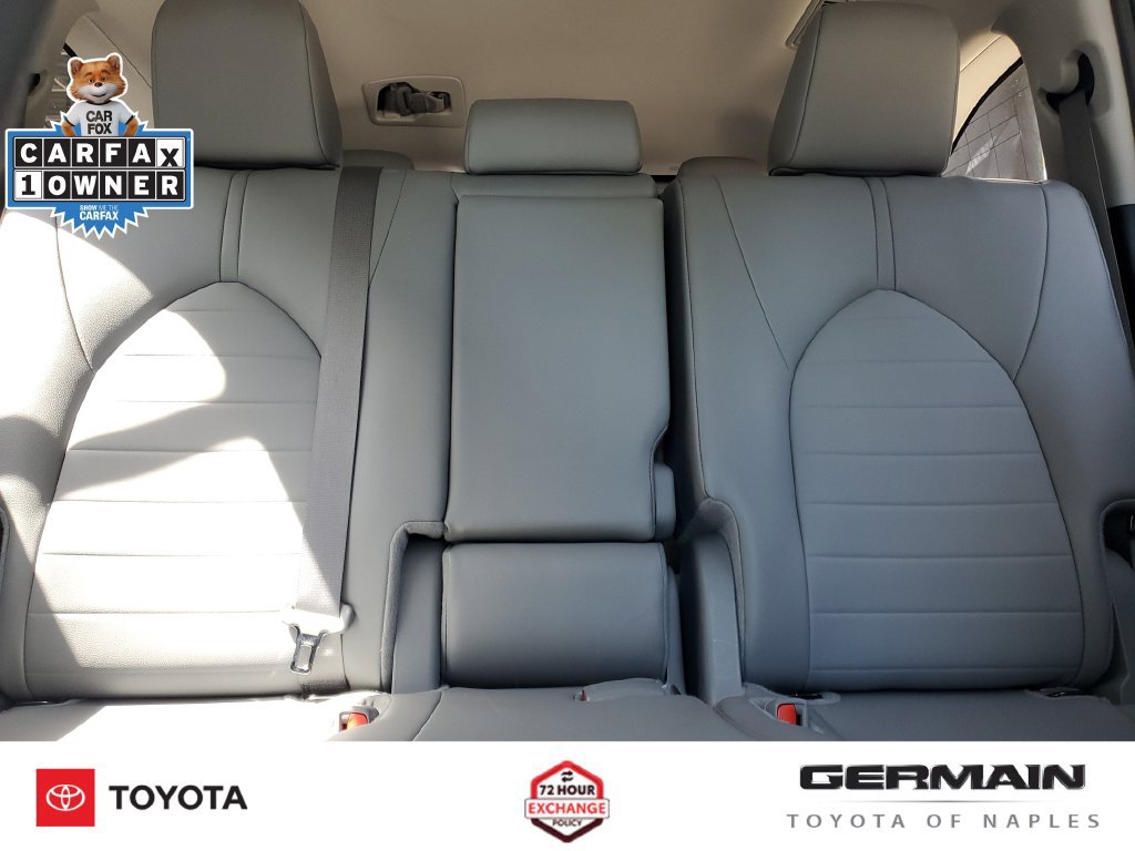Used 2025 Toyota Highlander XLE FWD image 31