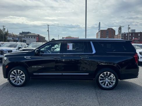 Used 2024 GMC Yukon XL Denali w/ Denali Reserve Package image 2