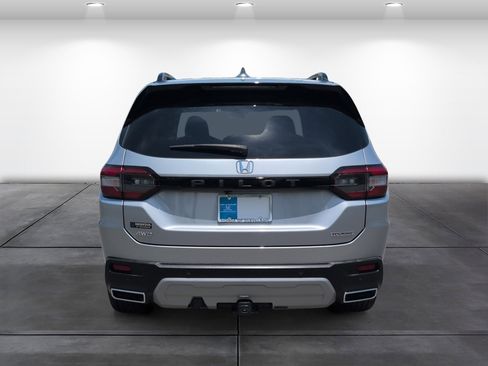 Certified 2025 Honda Pilot Touring image 7