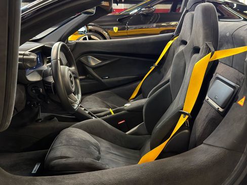 Used 2024 McLaren 750S Spider RWD image 15