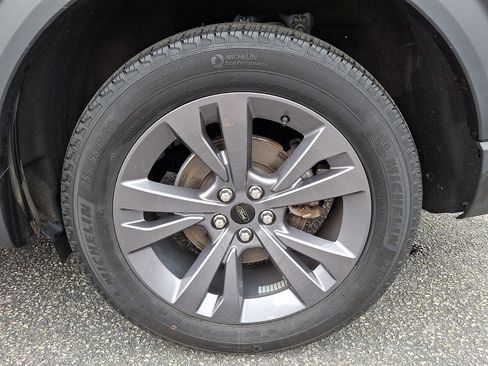 Certified 2023 Ford Explorer XLT w/ Equipment Group 202A AWD/4WD image 6