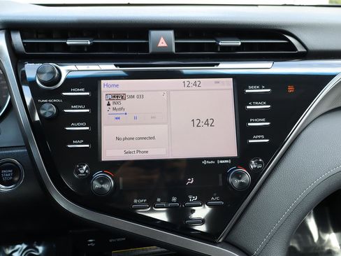 Used 2019 Toyota Camry XSE image 19