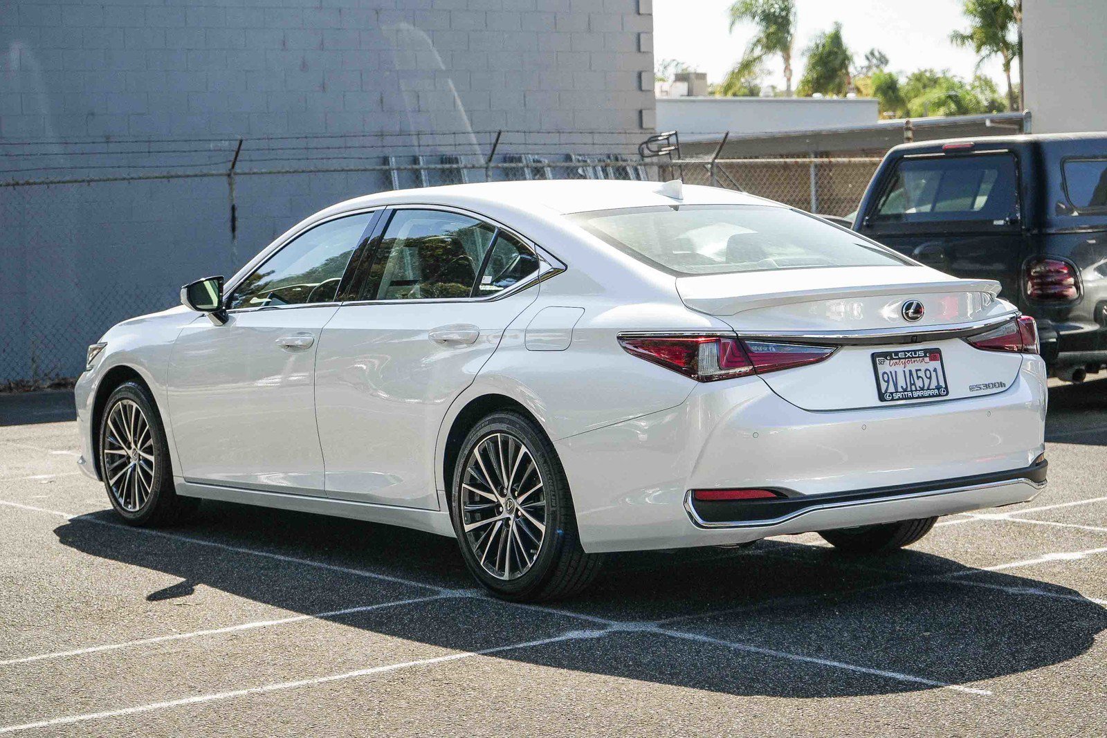Certified 2025 Lexus ES 300h w/ Premium Package FWD image 4
