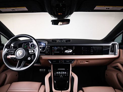 Certified 2024 Porsche Cayenne Turbo AWD/4WD image 26