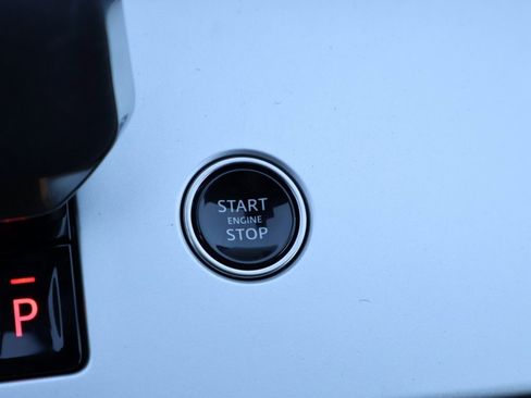 Certified 2025 Land Rover Range Rover SE image 26