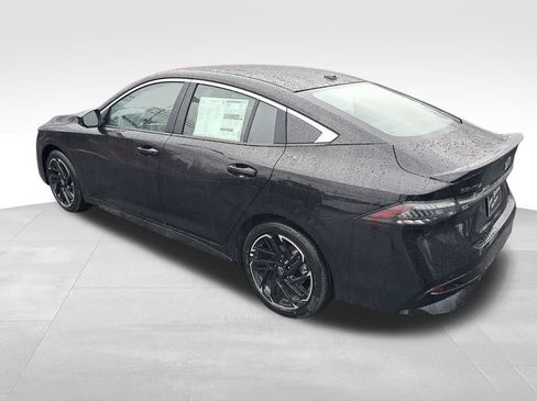 New 2026 Nissan Sentra SR w/ SR Premium Package FWD image 3