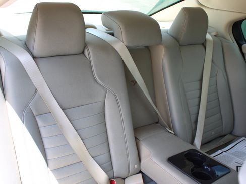 Used 2016 Ford Taurus SE image 13