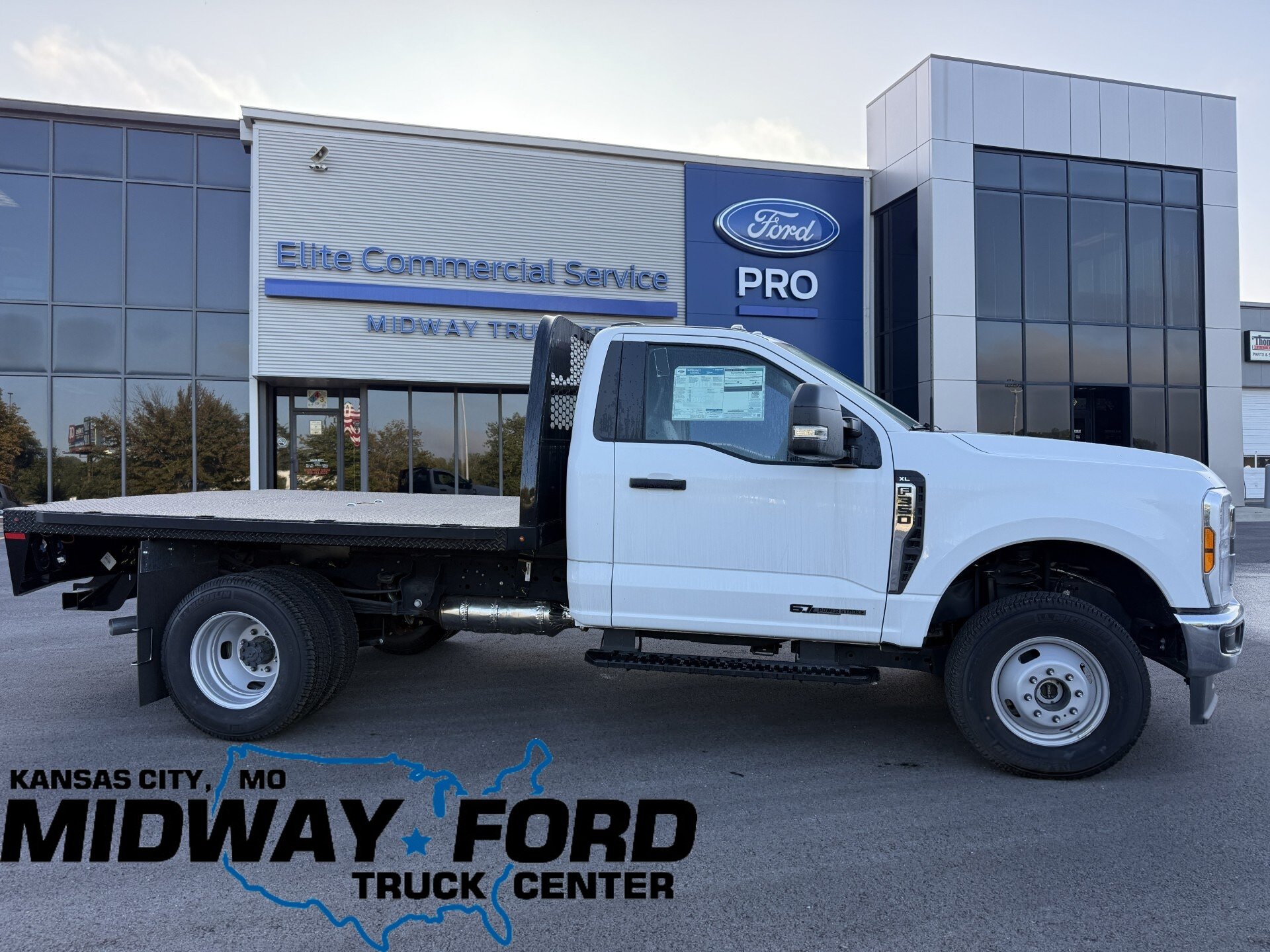 New 2025 Ford F350 4x4 Regular Cab DRW Super Duty image 1