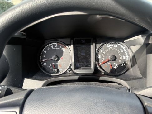 Used 2018 Toyota Tacoma SR w/ SR Convenience Package image 10