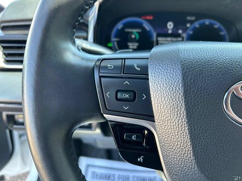Used 2025 Toyota Camry XSE FWD image 17