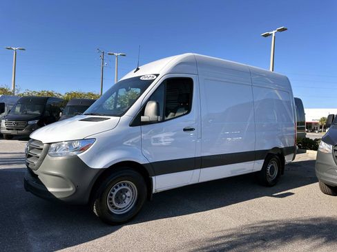 Used 2025 Mercedes-Benz Sprinter 2500 image 1