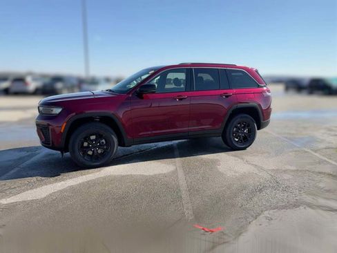 New 2026 Jeep Grand Cherokee Altitude image 5