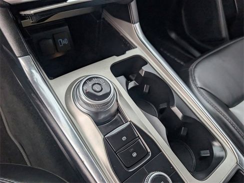 Used 2022 Ford Explorer XLT w/ Equipment Group 202A image 11