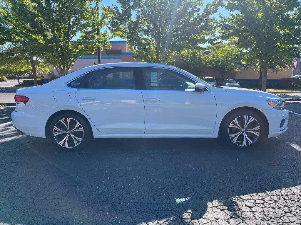 Used 2021 Volkswagen Passat 2.0T SE FWD image 4
