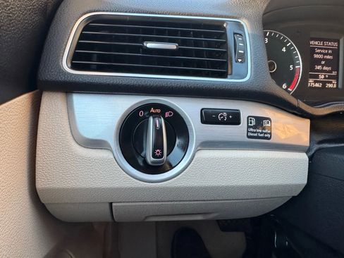 Used 2012 Volkswagen Passat TDI SE image 22