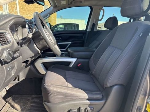 Used 2021 Nissan Titan SV w/ SV Convenience Package image 7