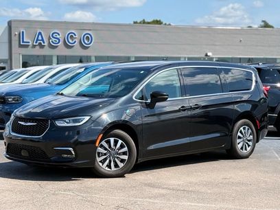 Used 2023 Chrysler Pacifica Touring-L
