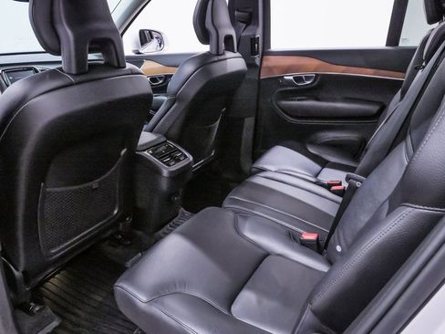 Used 2021 Volvo XC90 T6 Momentum w/ Advanced Package image 11
