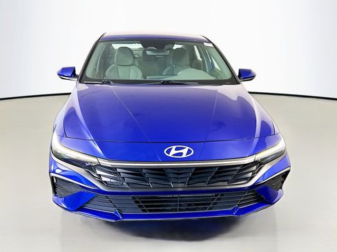 Used 2024 Hyundai Elantra SEL FWD image 2