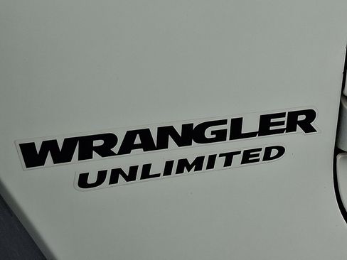 Used 2016 Jeep Wrangler Unlimited Rubicon image 29