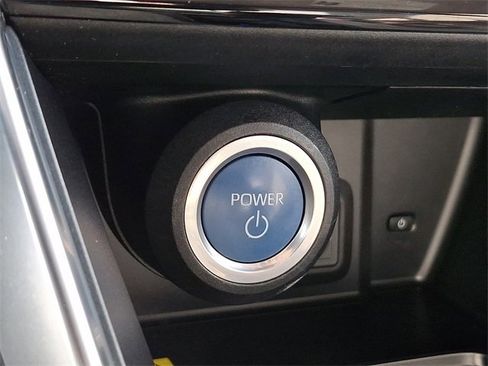 Used 2021 Toyota Venza LE image 23