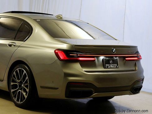 Certified 2022 BMW M760i xDrive w/ Luxury Rear Seating Package image 8