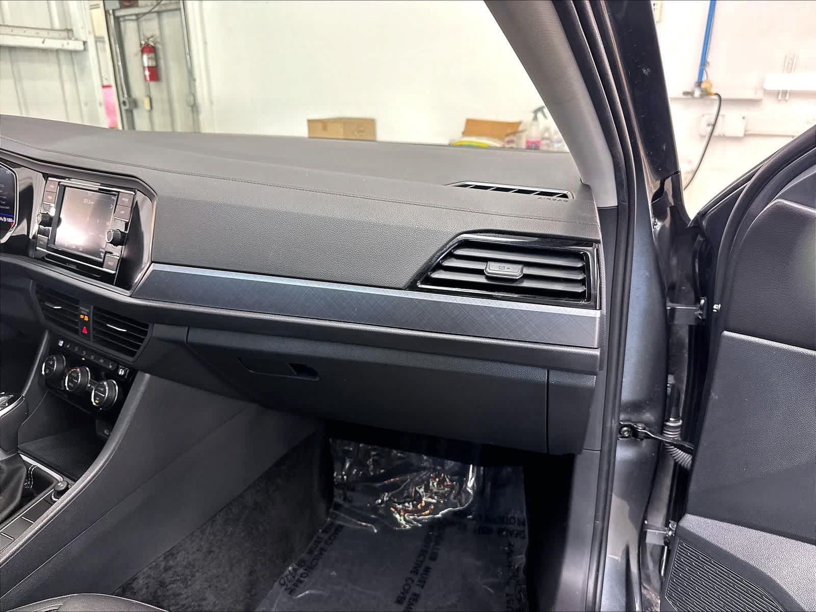 Used 2024 Volkswagen Jetta SE w/ Panoramic Sunroof Package FWD image 27
