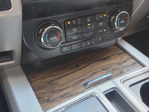 Used 2020 Ford F150 Lariat image 18