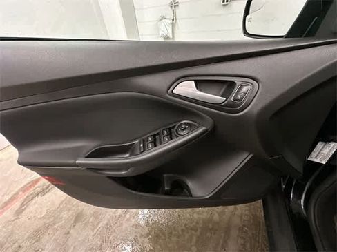 Used 2016 Ford Focus SE w/ SE Cold Weather Package image 15