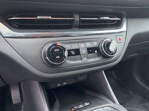 Used 2024 Buick Envista Preferred w/ Convenience II Package image 25