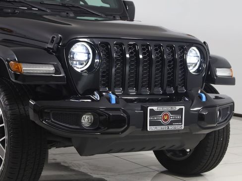 Used 2023 Jeep Wrangler Unlimited Sahara AWD/4WD image 39