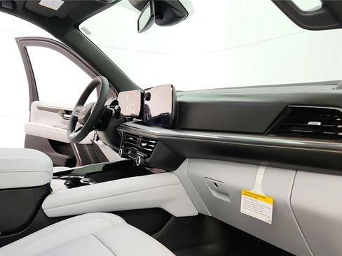 New 2026 Chevrolet Suburban Premier AWD/4WD image 38