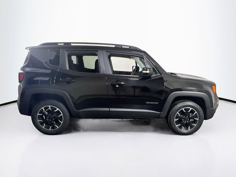 Used 2023 Jeep Renegade Latitude w/ Sun/Sound Group AWD/4WD image 4