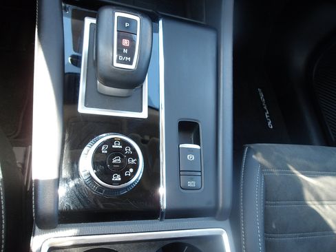 Used 2023 Mitsubishi Outlander SE AWD/4WD image 24