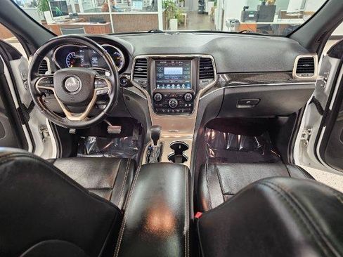 Used 2017 Jeep Grand Cherokee Limited w/ Luxury Group II AWD/4WD image 15