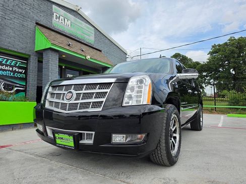 Used 2010 Cadillac Escalade ESV Platinum RWD image 2