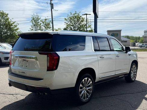 Used 2022 GMC Yukon XL Denali w/ Denali Premium Package AWD/4WD image 6
