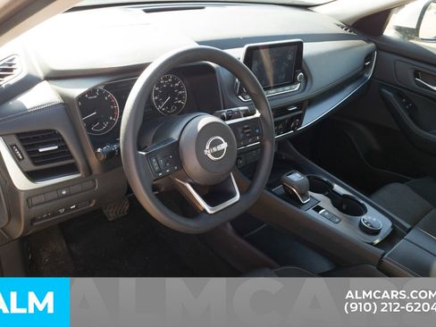 Used 2024 Nissan Rogue SV image 6