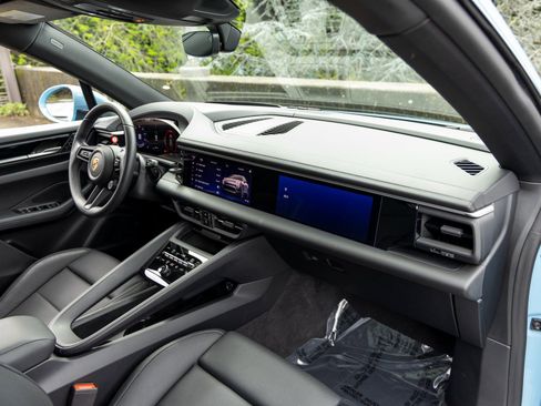 Certified 2025 Porsche Macan Electric image 53