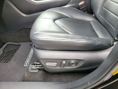 Used 2023 Toyota Highlander XLE image 17