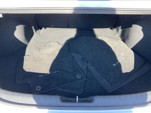 Used 2024 Hyundai Elantra Limited image 15