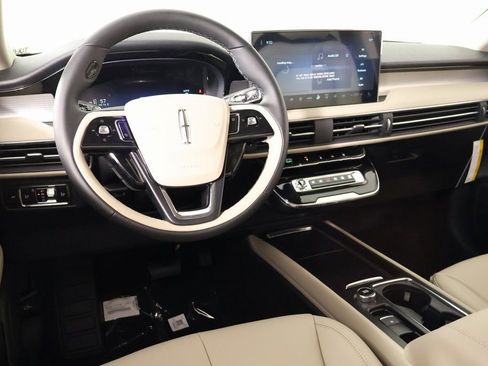 New 2026 Lincoln Corsair Premiere image 2