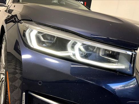 Used 2020 BMW 740i w/ Premium Package image 26