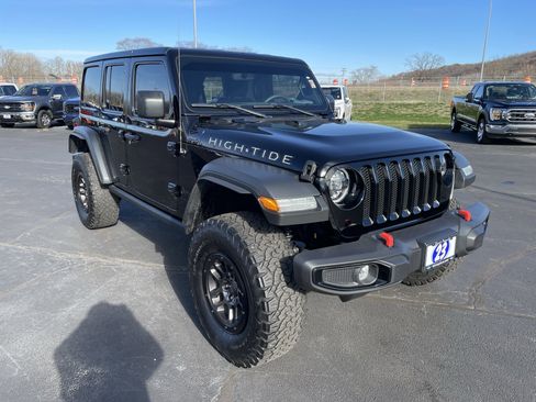 Used 2023 Jeep Wrangler Sport image 9