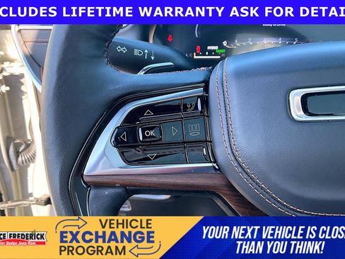 Used 2023 Jeep Grand Cherokee Summit AWD/4WD image 15