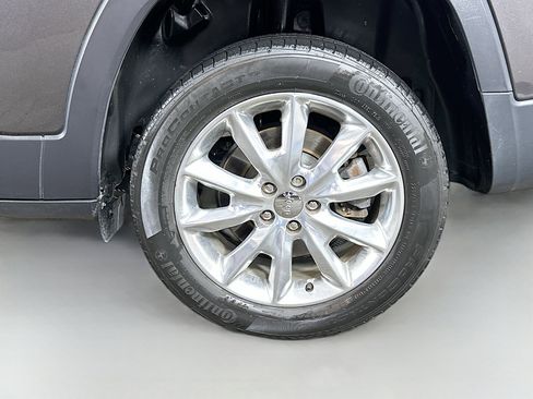Used 2015 Jeep Cherokee Limited w/ Luxury Group FWD image 29