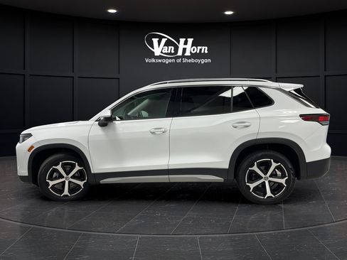 Used 2025 Volkswagen Tiguan SE AWD/4WD image 4