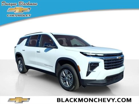 Used 2026 Chevrolet Traverse LT w/ Driver Confidence Package FWD image 1