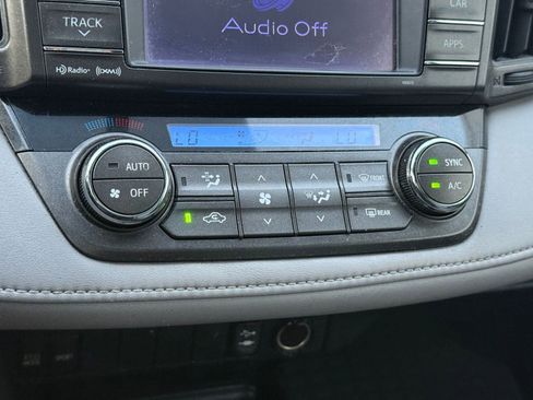 Used 2013 Toyota RAV4 XLE image 18